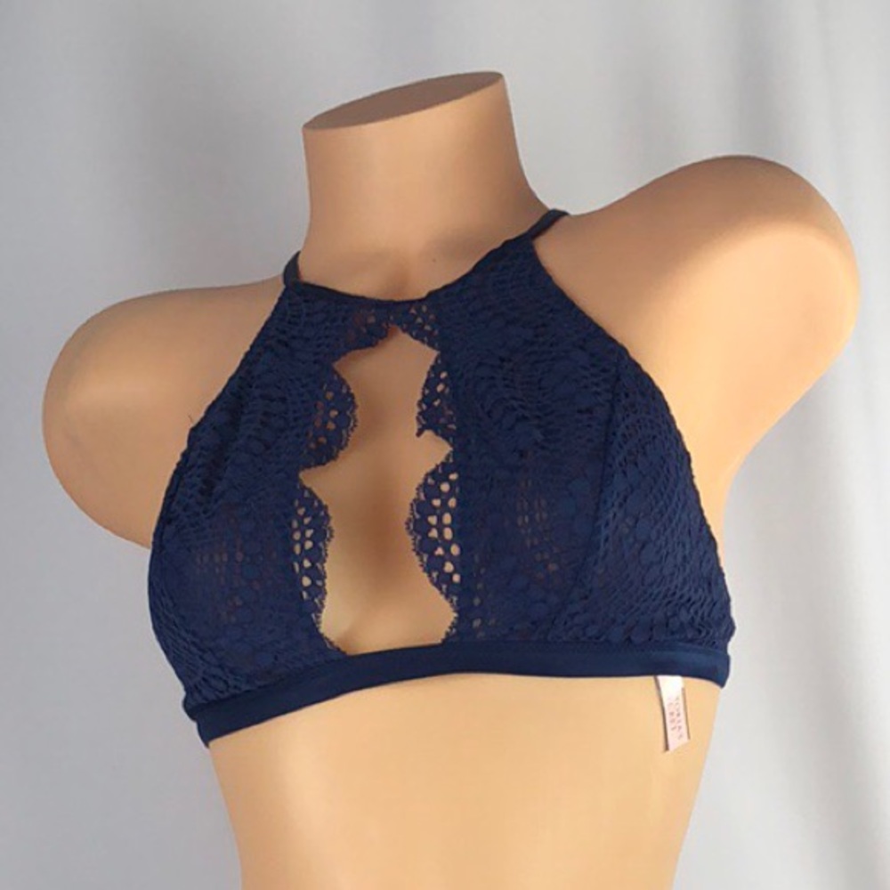 โ
๐๐ Victoria's Secret high neck keyhole bralette - Picture 3 of 6